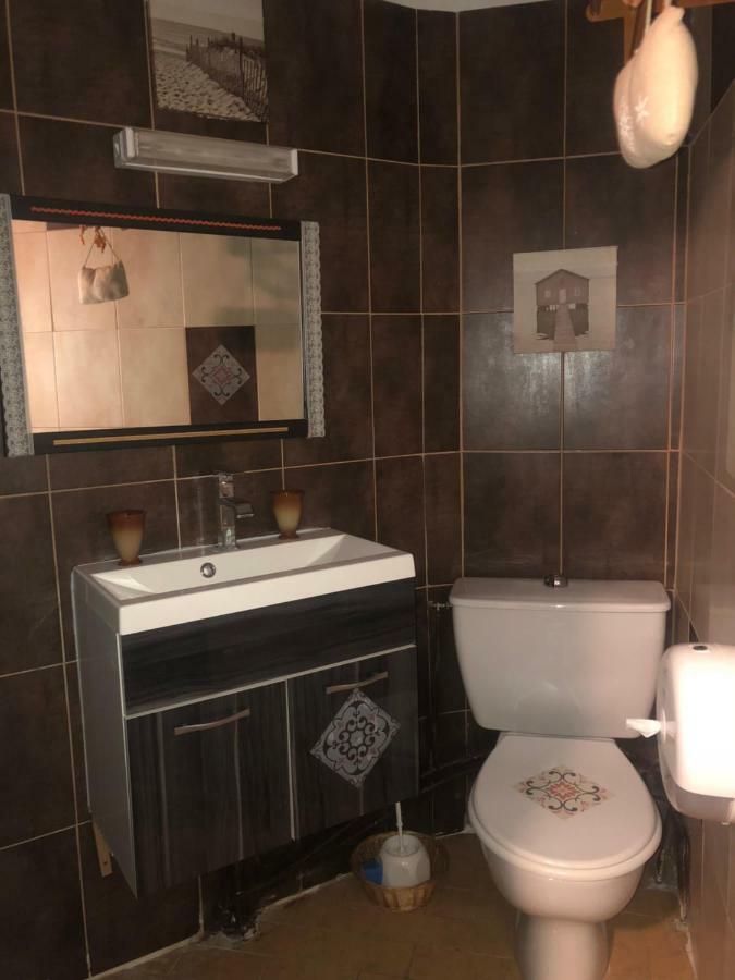 Hotel Restaurant Le Delta Сен Мари де ла Мер Екстериор снимка